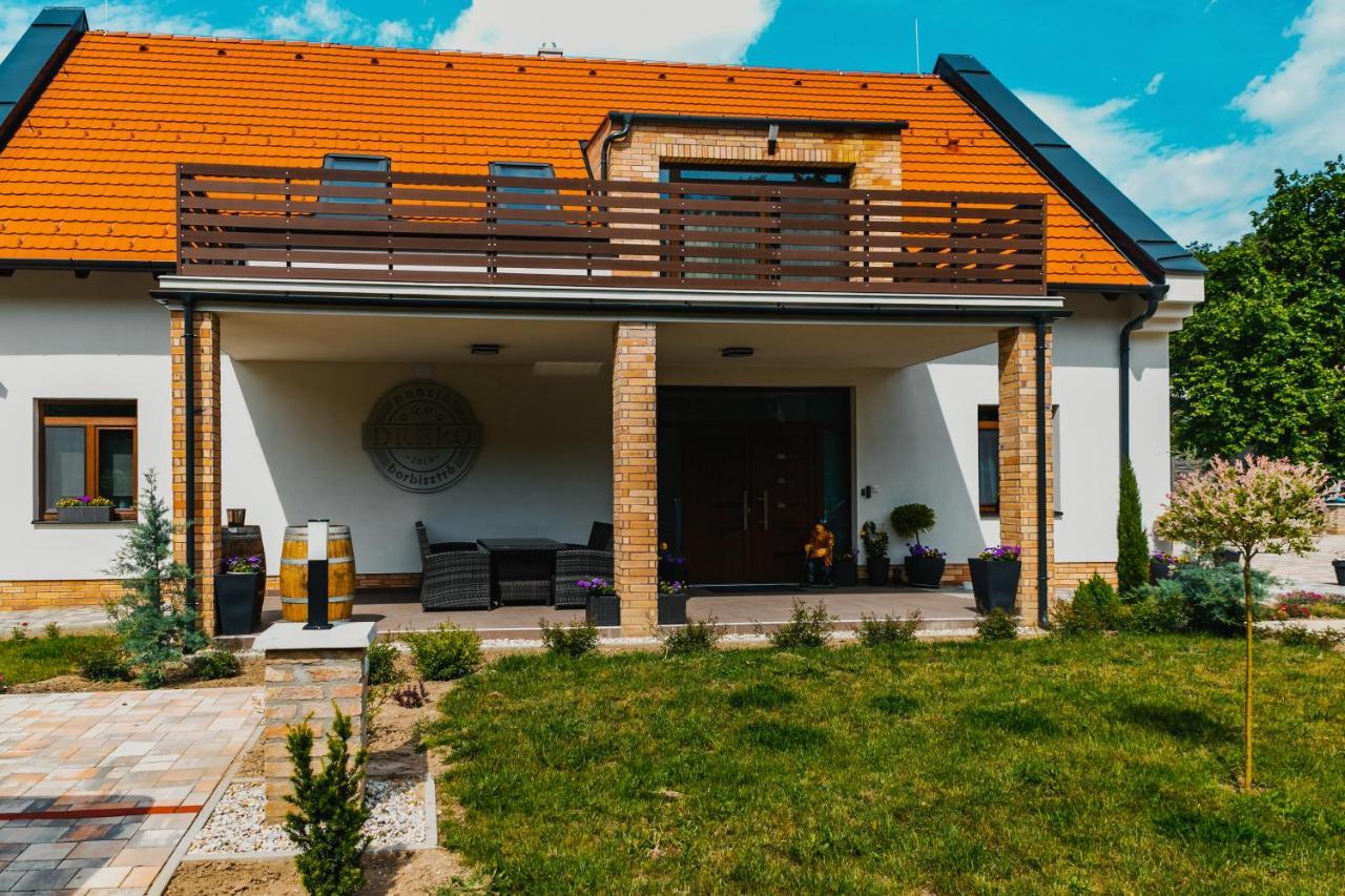 Dreko Panzio & Borbisztro Bed and Breakfast Győrújbarát Buitenkant foto