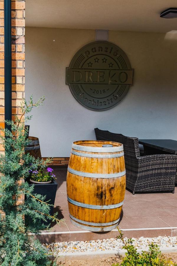 Dreko Panzio & Borbisztro Bed and Breakfast Győrújbarát Buitenkant foto