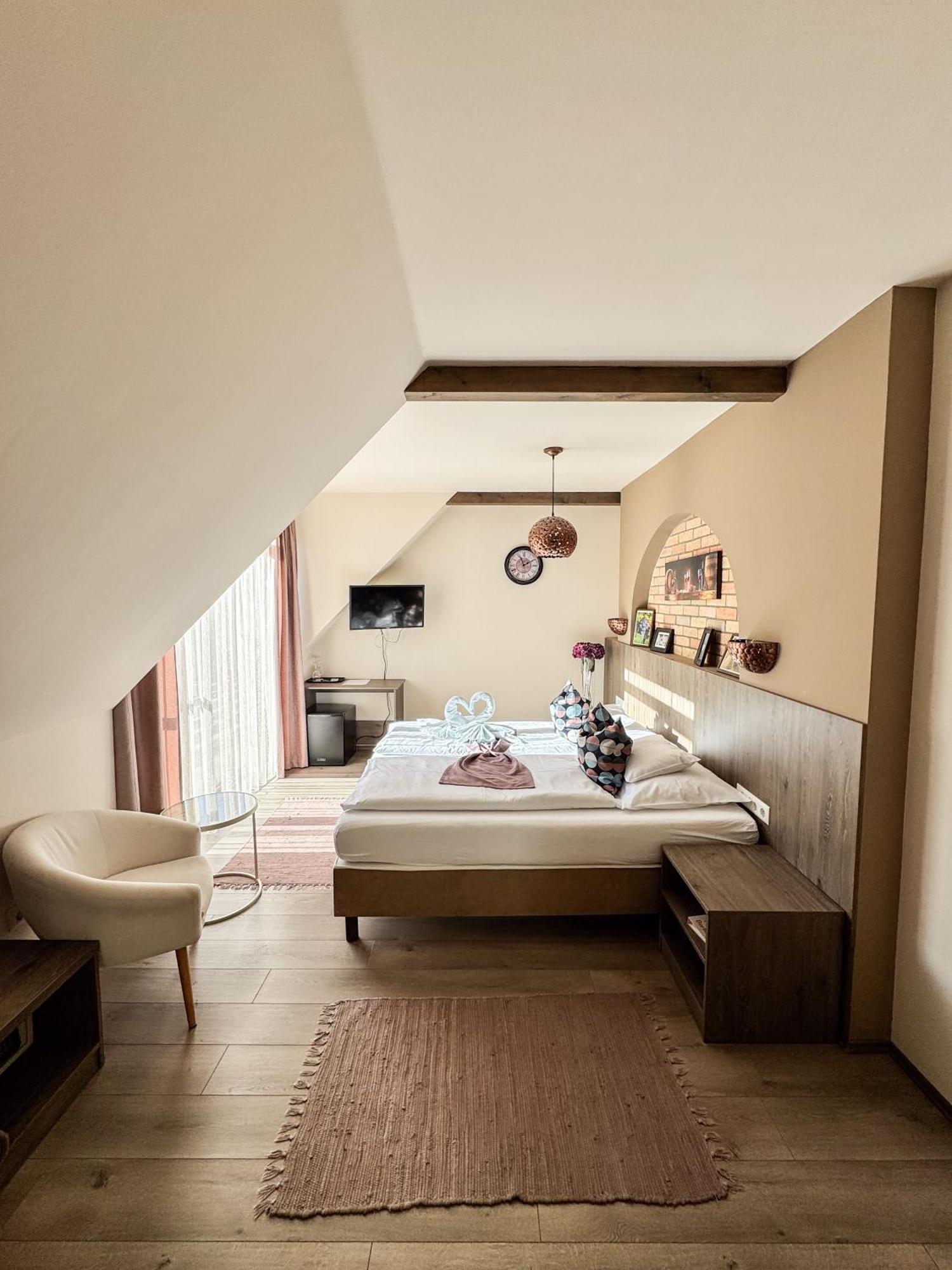 Dreko Panzio & Borbisztro Bed and Breakfast Győrújbarát Buitenkant foto