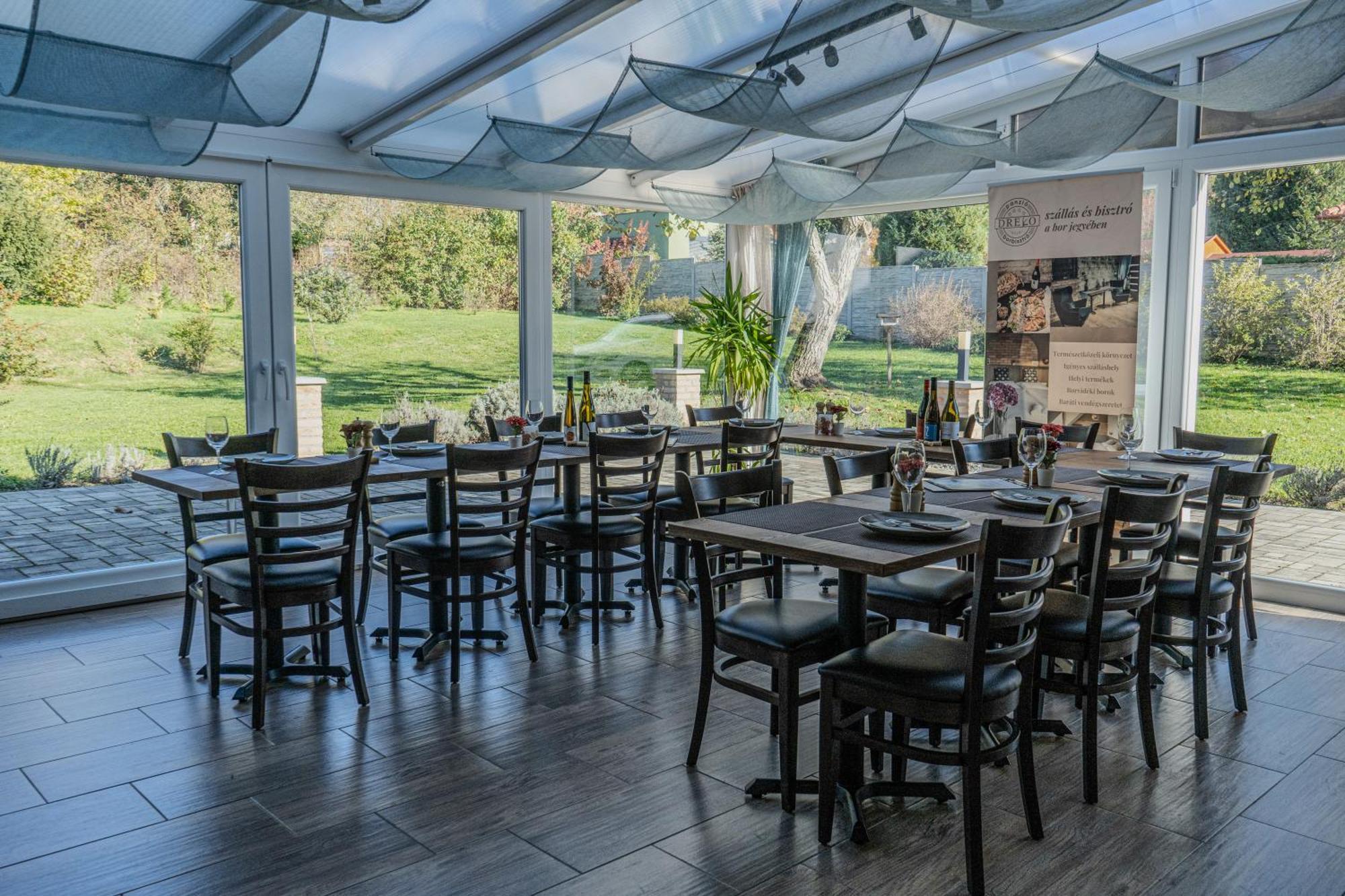 Dreko Panzio & Borbisztro Bed and Breakfast Győrújbarát Buitenkant foto