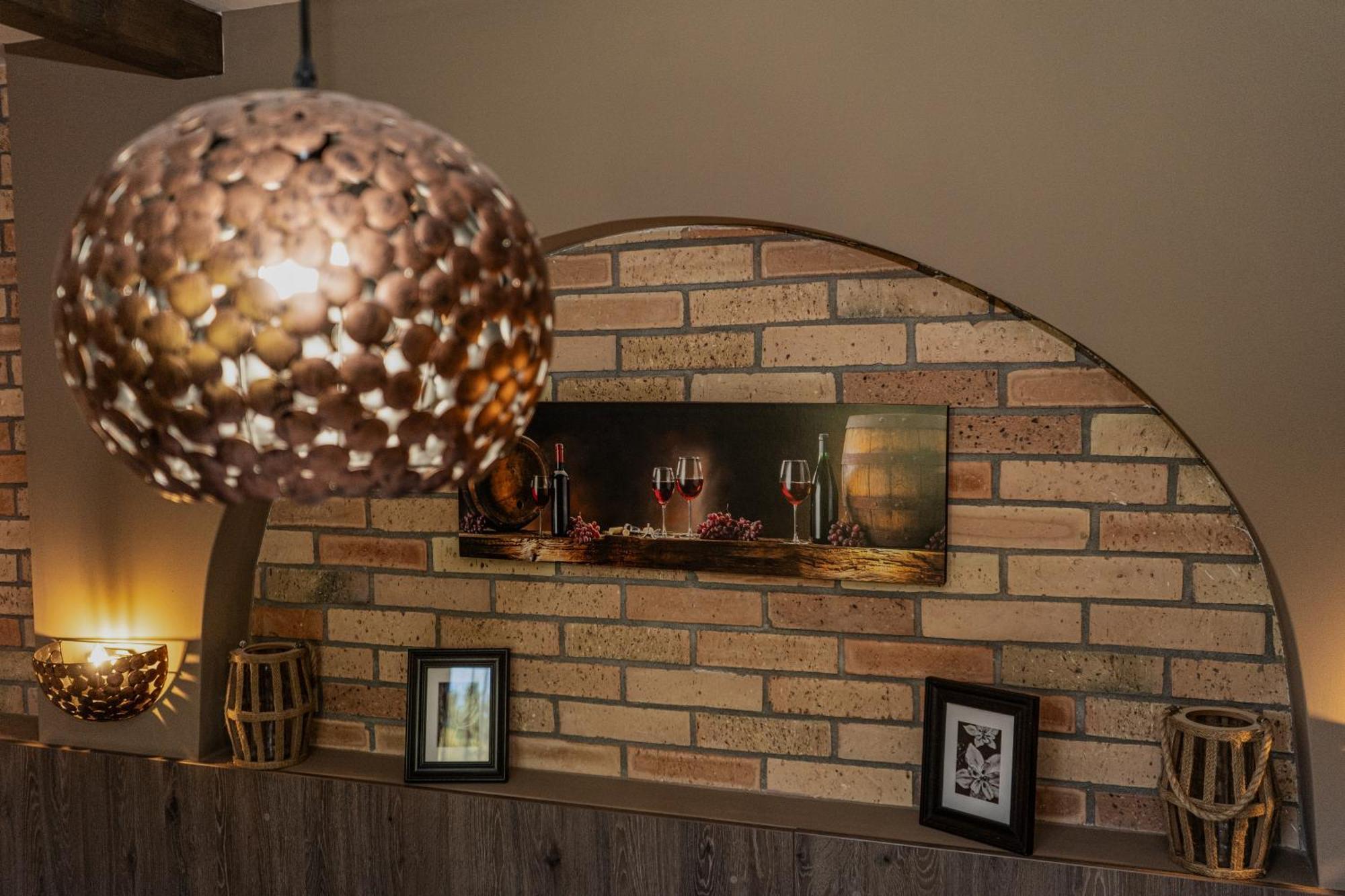 Dreko Panzio & Borbisztro Bed and Breakfast Győrújbarát Buitenkant foto
