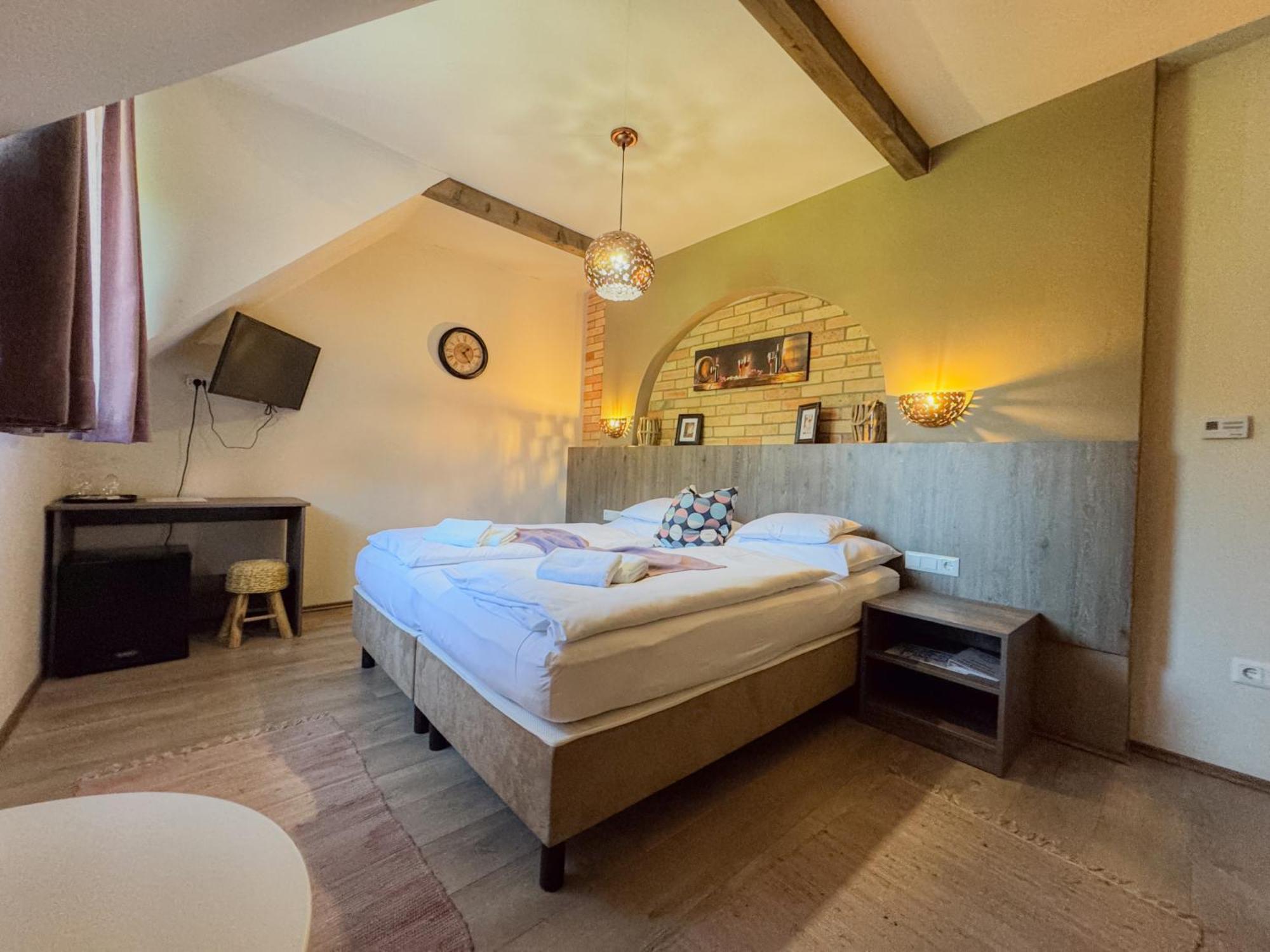 Dreko Panzio & Borbisztro Bed and Breakfast Győrújbarát Buitenkant foto